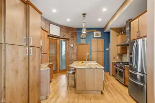 1202 W Fletcher St, Chicago, IL 60657 - Photo 10
