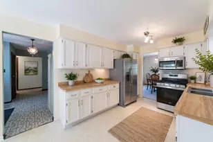 920 MacArthur Dr, Chicago Heights, IL 60411 - Photo 2