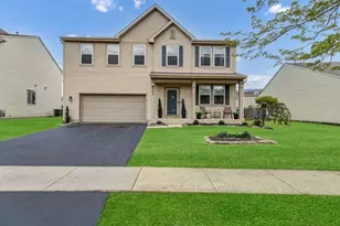 688 Bay Shore Dr, Pingree Grove, IL 60140 - Photo 1