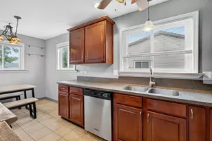 854 Plains Ct, Carol Stream, IL 60188 - Photo 6