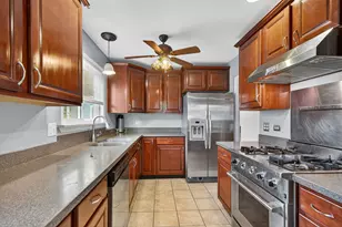 854 Plains Ct, Carol Stream, IL 60188 - Photo 4