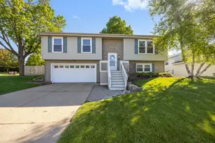 5113 W Dartmoor Dr, McHenry, IL 60050 - Photo 2