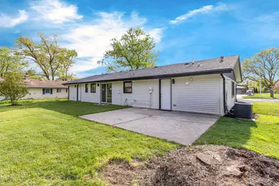 135 S Walnut Lane, Schaumburg, IL 60193 - Photo 6
