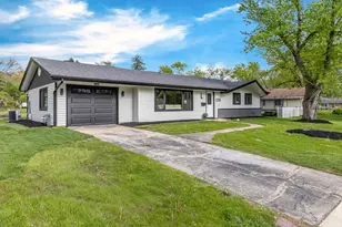 135 S Walnut Ln, Schaumburg, IL 60193 - Photo 4