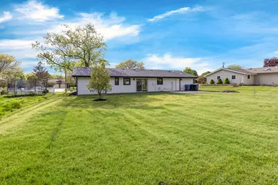 135 S Walnut Lane, Schaumburg, IL 60193 - Photo 8