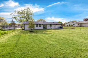 135 S Walnut Ln, Schaumburg, IL 60193 - Photo 8