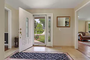1427 Woodhill Dr, Northbrook, IL 60062 - Photo 8