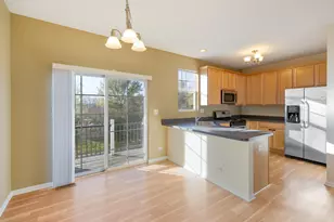 422 Grosvenor Ln, Aurora, IL 60504 - Photo 6