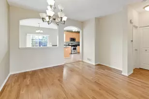 422 Grosvenor Ln, Aurora, IL 60504 - Photo 4