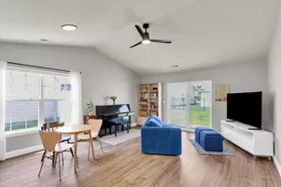706 Corey Ln, Champaign, IL 61822 - Photo 4