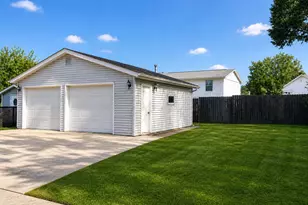 2006 E 7th St, Sterling, IL 61081 - Photo 4