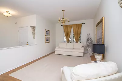 6 Sherwood Court, Lake in the Hills, IL 60156 - Photo 4