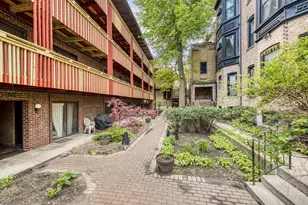 801 W Oakdale Ave, Chicago, IL 60657 - Photo 2