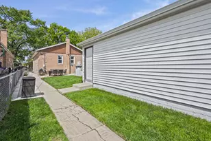 10055 S Fairfield Ave, Chicago, IL 60655 - Photo 26