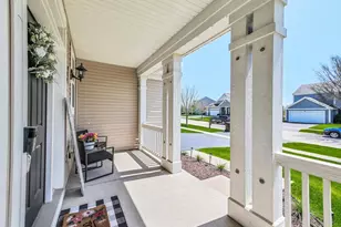 32 Catamaran Cir, Pingree Grove, IL 60140 - Photo 4