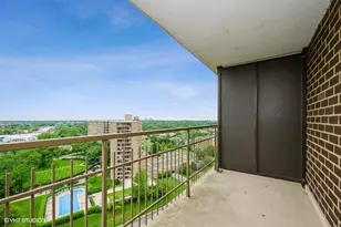 7033 N Kedzie Ave, Chicago, IL 60645 - Photo 12