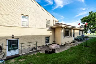 6400 N Knox Ave, Lincolnwood, IL 60712 - Photo 2