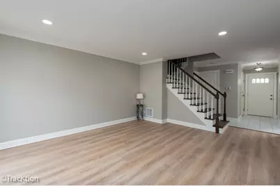 1185 Leicester Court, Wheaton, IL 60189 - Photo 2