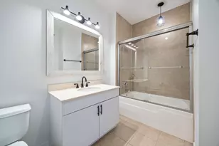 757 N Orleans St, Chicago, IL 60654 - Photo 18