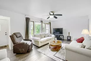 [Address not provided], Elgin, IL 60123 - Photo 4