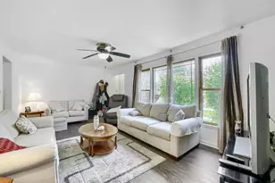 [Address not provided], Elgin, IL 60123 - Photo 6