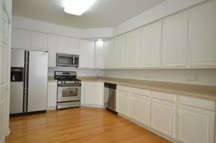 298 Jennifer Ct, Gurnee, IL 60031 - Photo 2