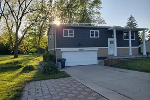 1048 Belle Plaine Ave, Gurnee, IL 60031 - Photo 1