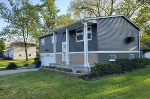 1048 Belle Plaine Ave, Gurnee, IL 60031 - Photo 4