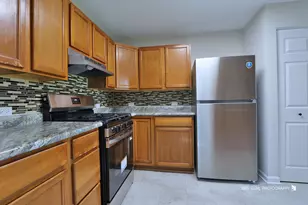 1717 Lyons Ct, Waukegan, IL 60085 - Photo 10