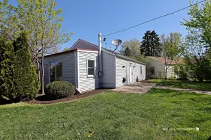 1717 Lyons Ct, Waukegan, IL 60085 - Photo 16