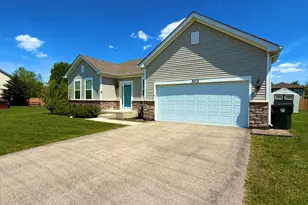 303 Owen Ct, Oswego, IL 60543 - Photo 2