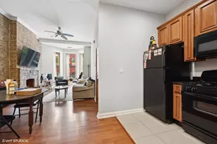 116 W Grand Ave, Chicago, IL 60654 - Photo 4
