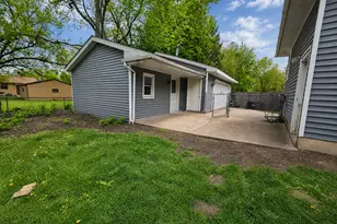720 Adams St, Elgin, IL 60123 - Photo 16