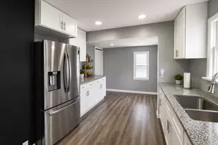 720 Adams St, Elgin, IL 60123 - Photo 6