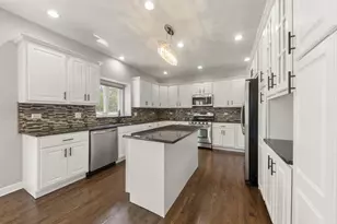 3748 Sunburst Ln, Naperville, IL 60564 - Photo 4