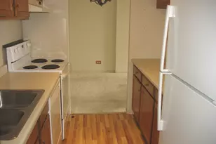 1840 Huntington Blvd, Hoffman Estates, IL 60169 - Photo 4