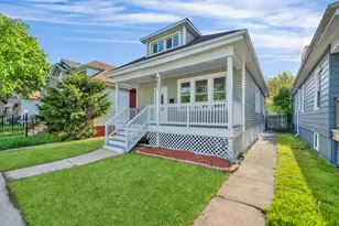 8611 S Kingston Ave, Chicago, IL 60617 - Photo 2