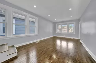 8611 S Kingston Ave, Chicago, IL 60617 - Photo 6