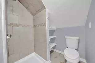 8611 S Kingston Ave, Chicago, IL 60617 - Photo 16