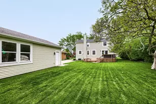 26 W Glenlake Ave, Roselle, IL 60172 - Photo 18