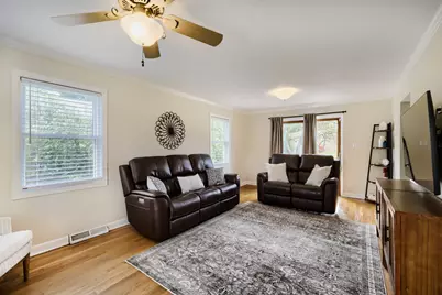 26 W Glenlake Avenue, Roselle, IL 60172 - Photo 4