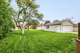 26 W Glenlake Ave, Roselle, IL 60172 - Photo 20