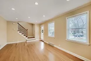 26 W Glenlake Ave, Roselle, IL 60172 - Photo 6