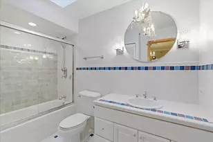 39 Mockingbird Ln, Oak Brook, IL 60523 - Photo 38