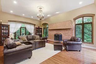 39 Mockingbird Ln, Oak Brook, IL 60523 - Photo 18