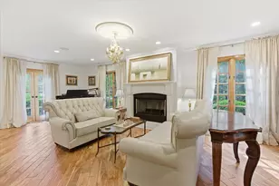 39 Mockingbird Ln, Oak Brook, IL 60523 - Photo 8