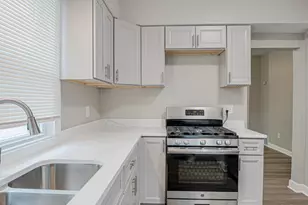 746 Jackson St, Aurora, IL 60505 - Photo 14