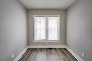 746 Jackson St, Aurora, IL 60505 - Photo 8