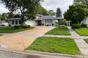 9117 S Tripp Ave S, Oak Lawn, IL 60453 - Photo 4