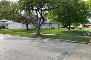 9117 S Tripp Ave S, Oak Lawn, IL 60453 - Photo 2